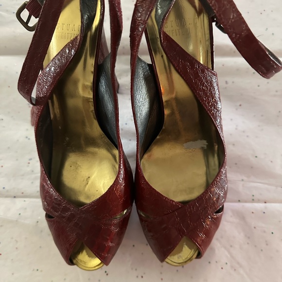 Stuart Weisman, red ankle strap heal - Picture 2 of 7